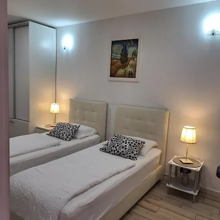 Apartments And Rooms Villa Lina Apartman *