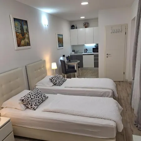 Apartments And Rooms Villa Lina