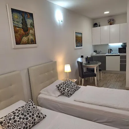Apartments And Rooms Villa Lina Apartman *