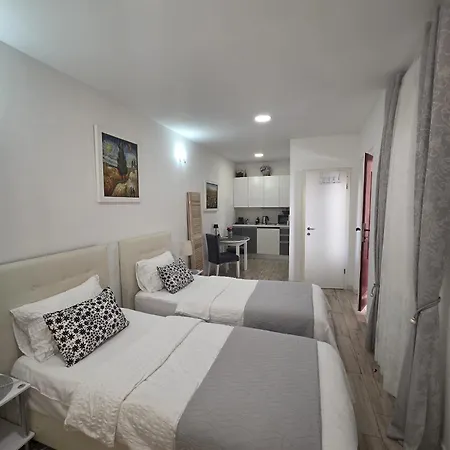 Apartments And Rooms Villa Lina