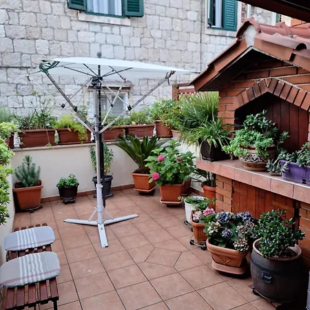 Apartments And Rooms Villa Lina Split