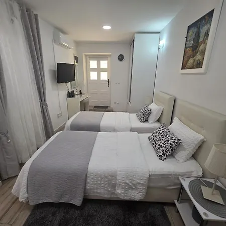 Apartments And Rooms Villa Lina