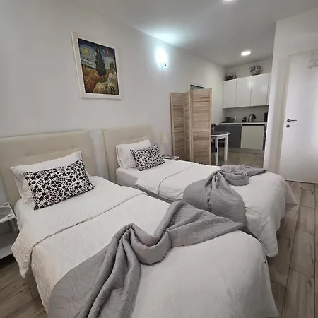 Apartments And Rooms Villa Lina Apartman