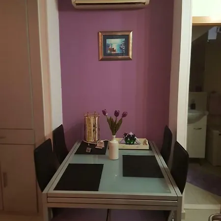Apartments And Rooms Villa Lina Apartman